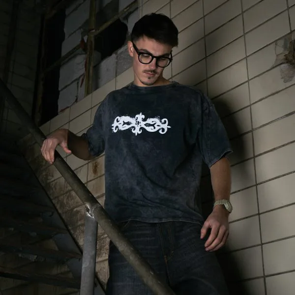 Charcoal tee - Crewneck District
