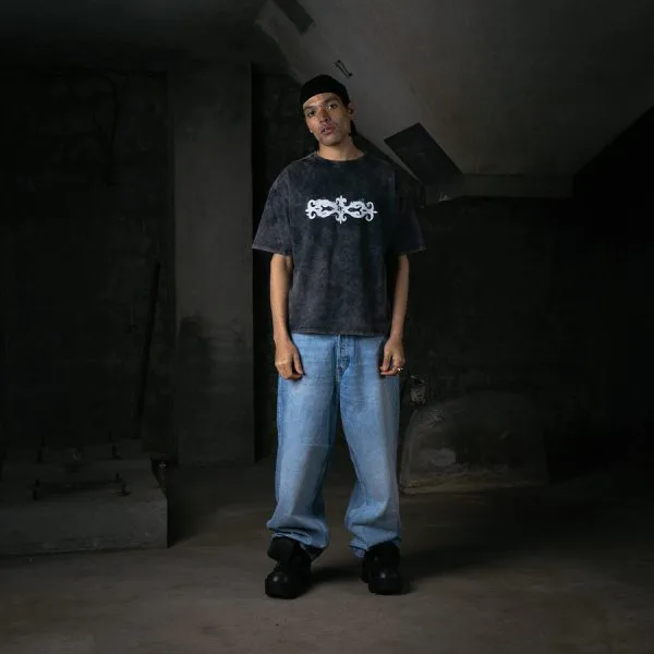 Charcoal tee - Crewneck District
