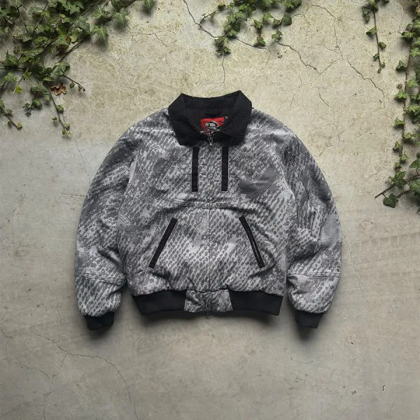 Iron jacket - Crewneck District