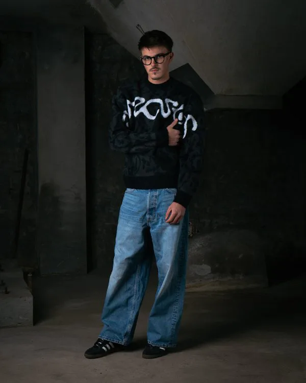 Obsidian fluff knit - Crewneck District