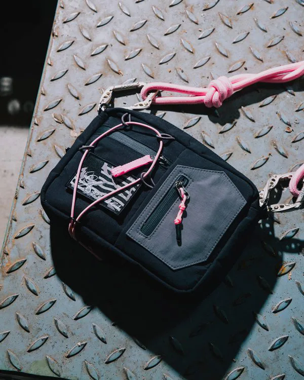 Underlock black handbag - Crewneck District